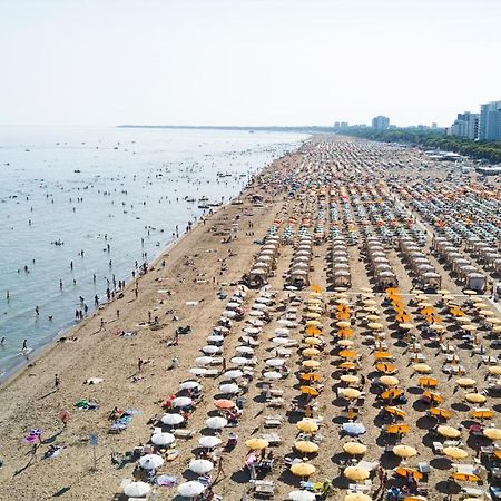 Appartamenti Lucerna Lignano Sabbiadoro Exterior foto