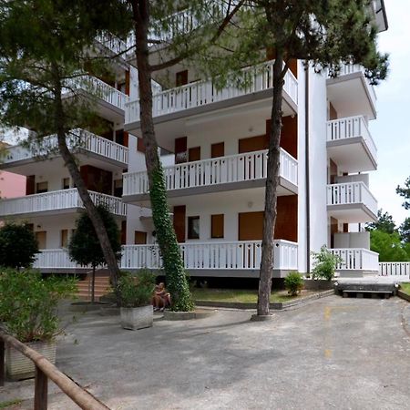 Appartamenti Lucerna Lignano Sabbiadoro Exterior foto